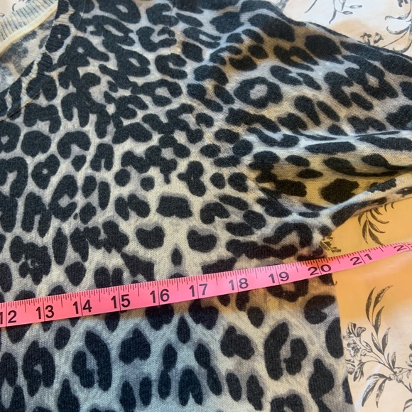 BR like new cashmere blend sweater - Picture 4 of 5